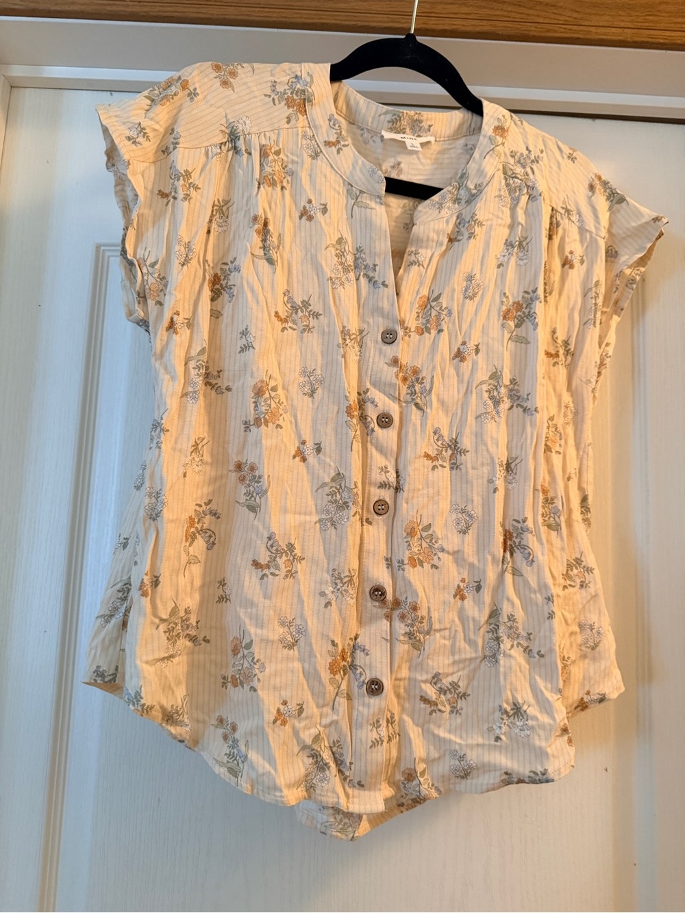 Light Floral Button-Front Women’s Top in Cream